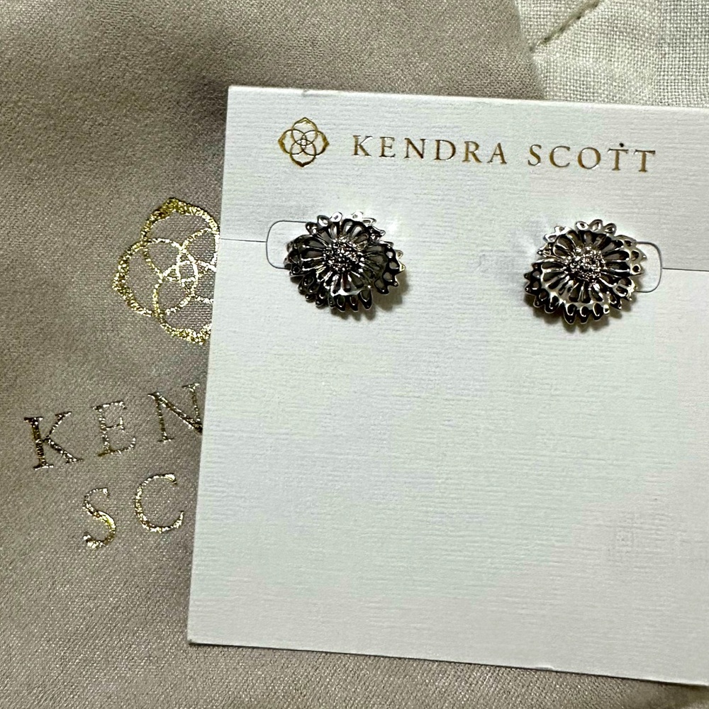 NWT Kendra Scott Brielle Stud Earrings In Silver